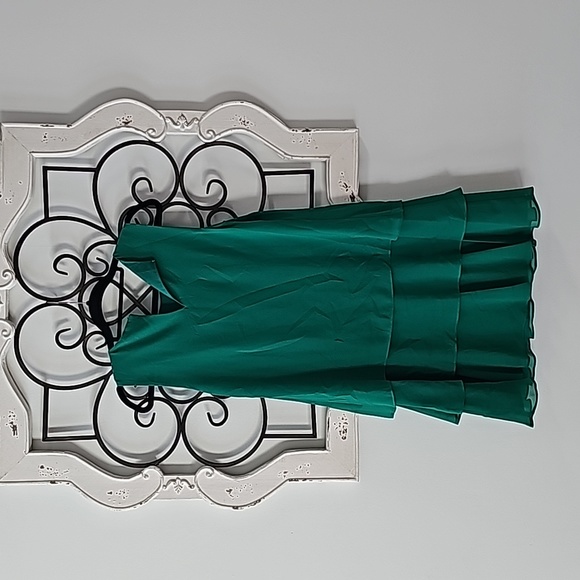 Women’s Ralph Lauren Green layered tiered Dress Sz 8 Sleeveless Flowy Malachite - Picture 4 of 5